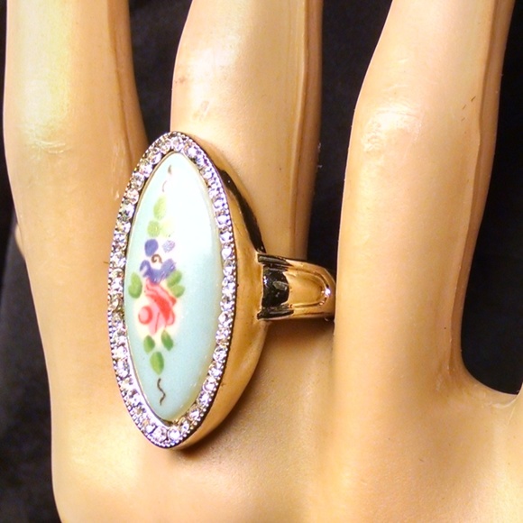 Vintage antique style rhinestones enamel ring
